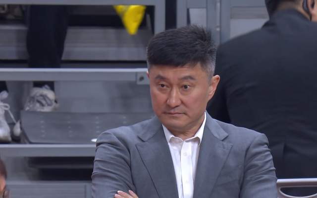 乐鱼体育app下载-上海男篮40分大胜 张镇麟22+3打广东有心得 卢伟烟雾弹 徐杰低迷