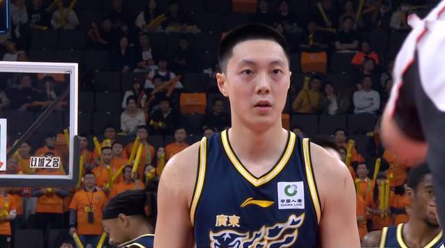 乐鱼体育app下载-上海男篮40分大胜 张镇麟22+3打广东有心得 卢伟烟雾弹 徐杰低迷