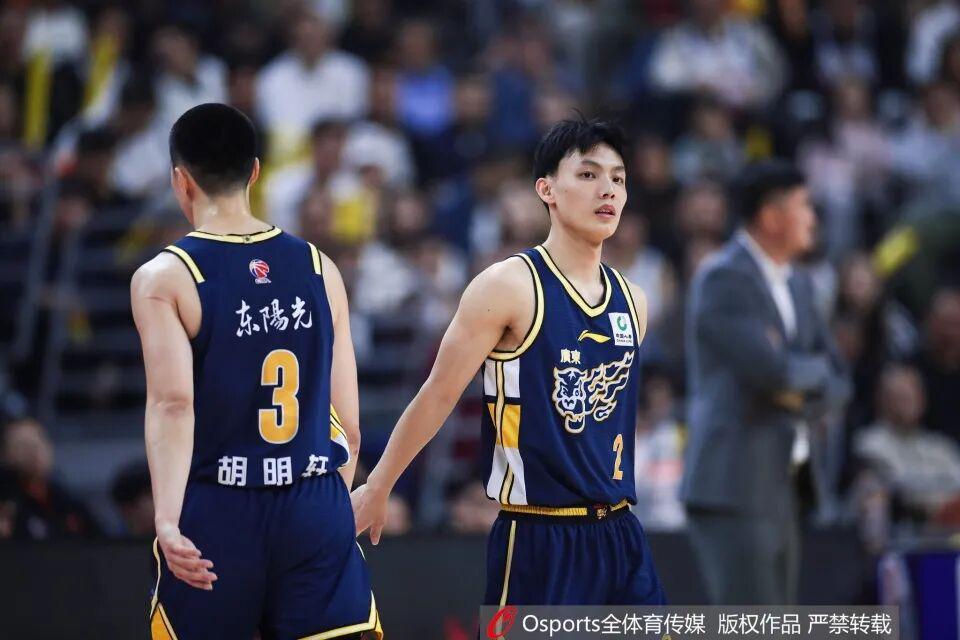 乐鱼体育官方网站-CBA告别24年垄断，迎来全新乱世！上一次没辽粤，姚明夺冠
